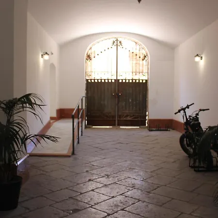 Πανσιόν La Terrazza Su Dante 4*